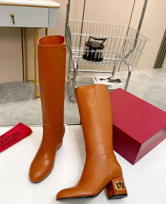 hype Valentino Boots