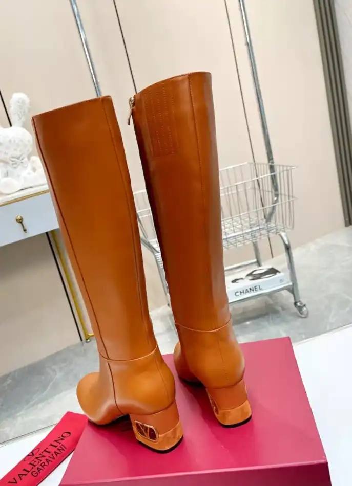 hype Valentino Boots