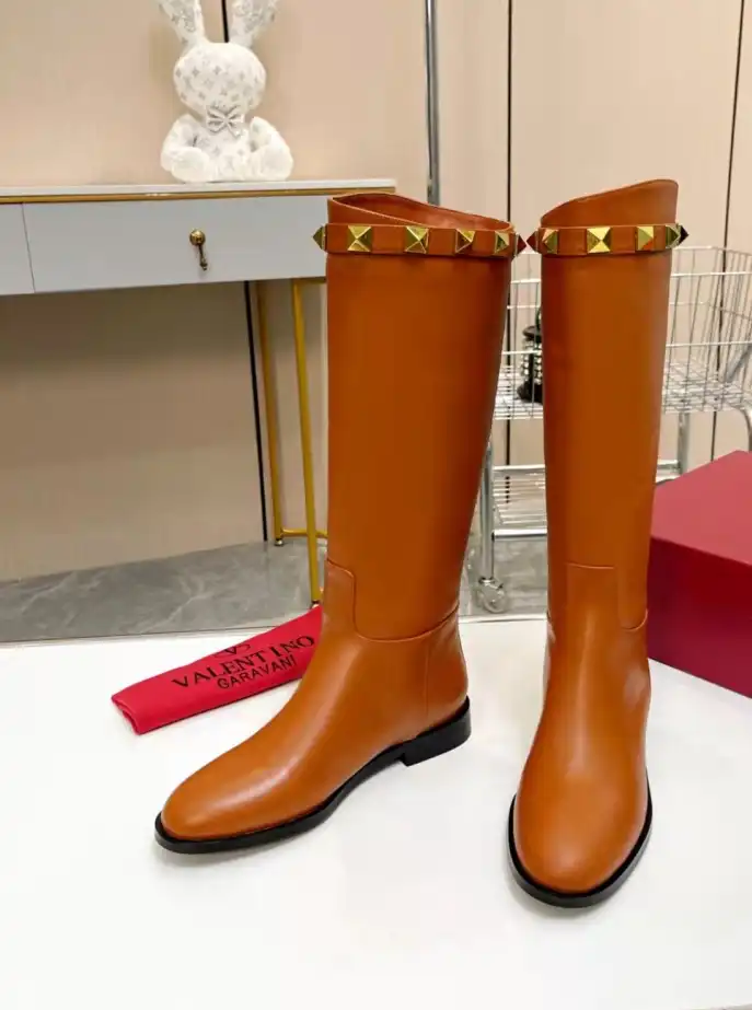 hype Valentino Boots