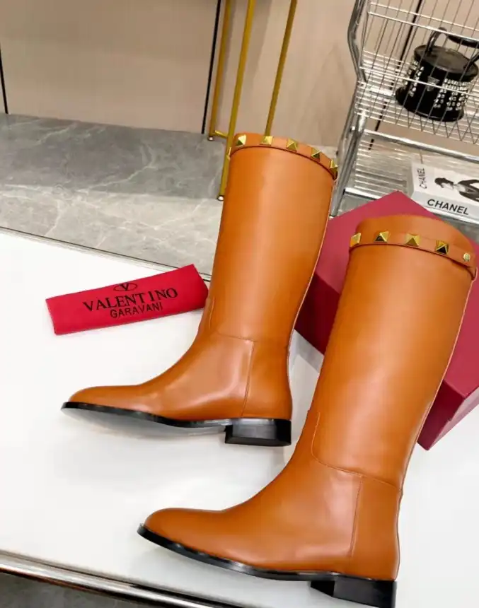 hype Valentino Boots