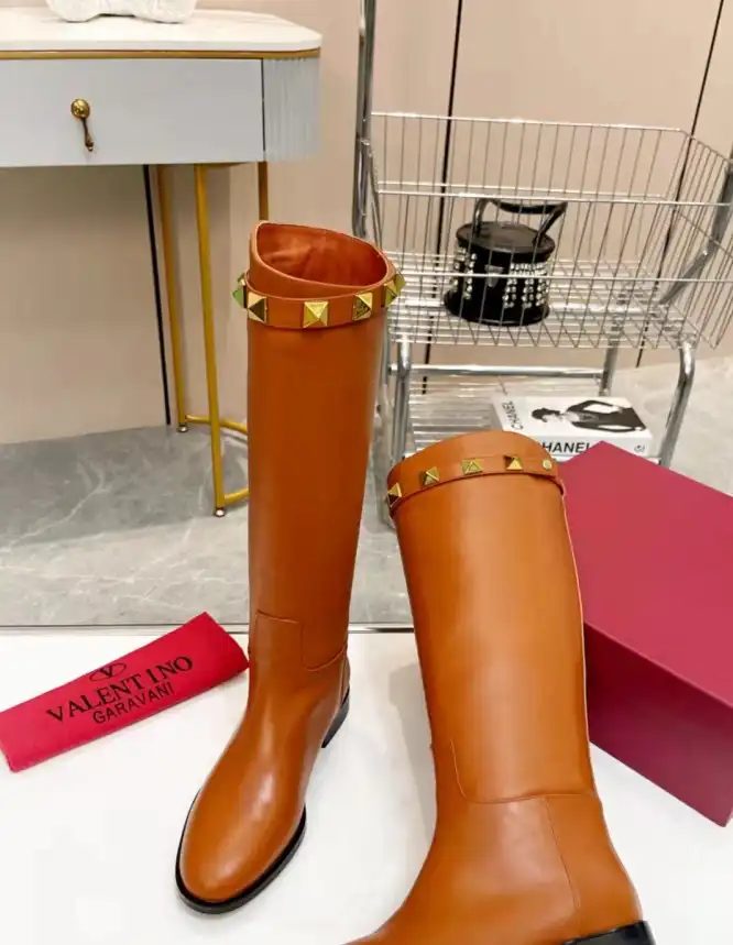 hype Valentino Boots