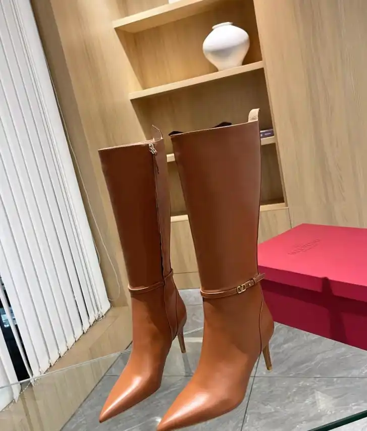 hype Valentino Boots