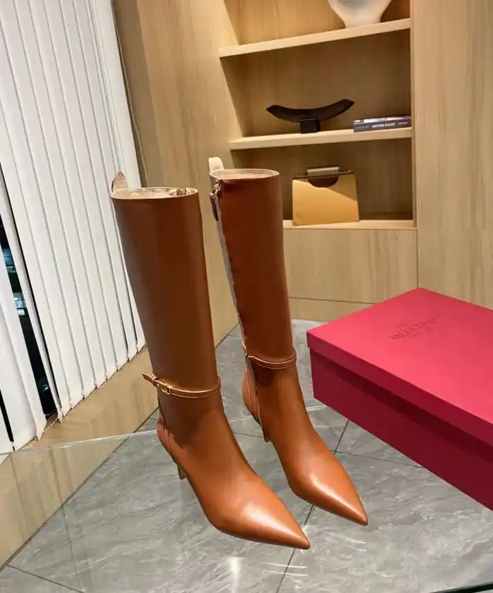 hype Valentino Boots