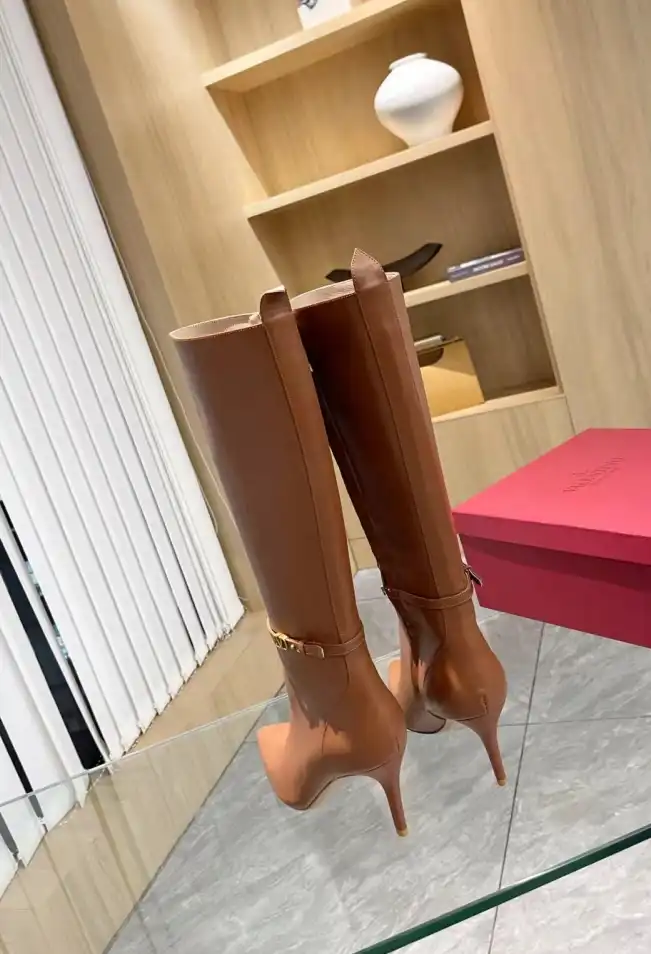 hype Valentino Boots