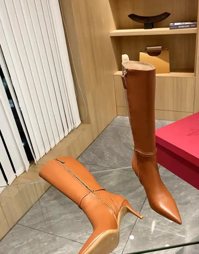 hype Valentino Boots