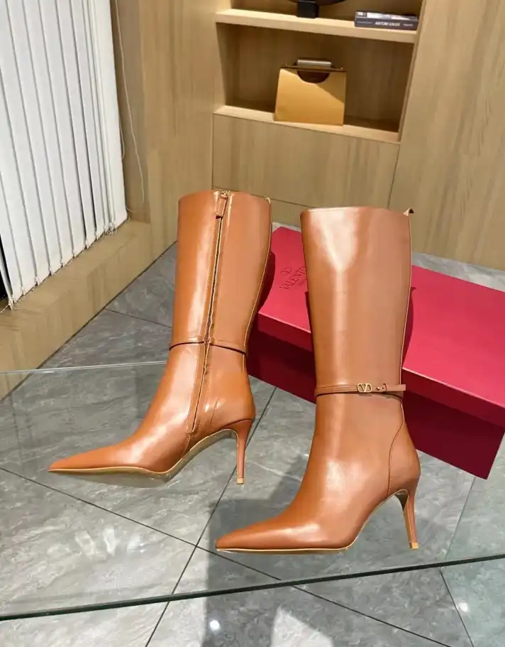 hype Valentino Boots