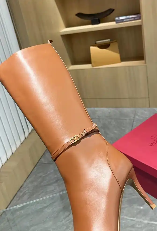 hype Valentino Boots