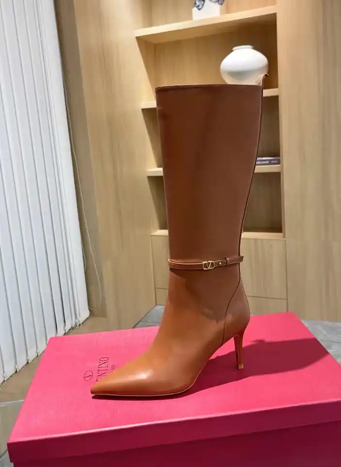 hype Valentino Boots