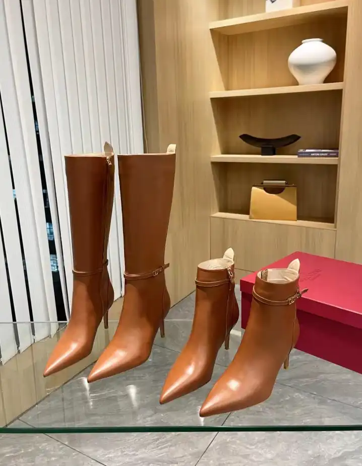 hype Valentino Boots