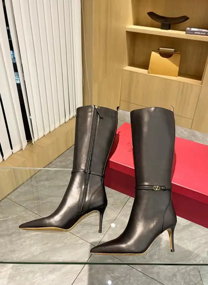 hype Valentino Boots