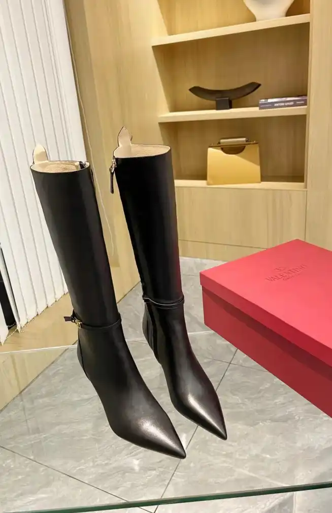 hype Valentino Boots