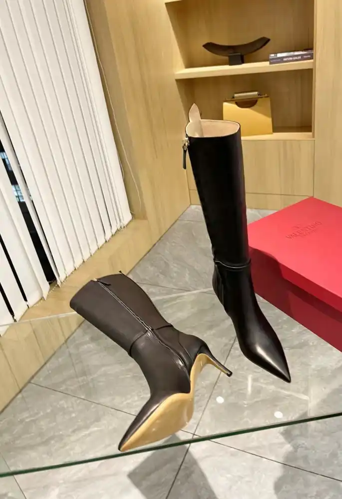 hype Valentino Boots