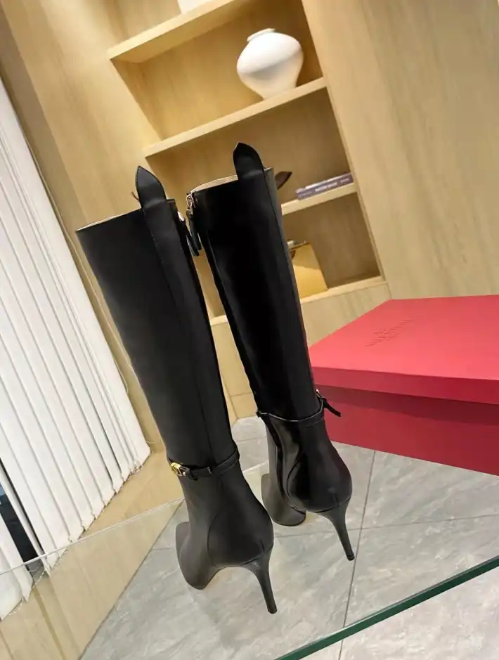 hype Valentino Boots