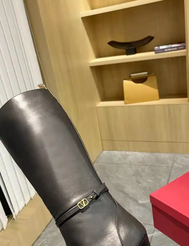 hype Valentino Boots