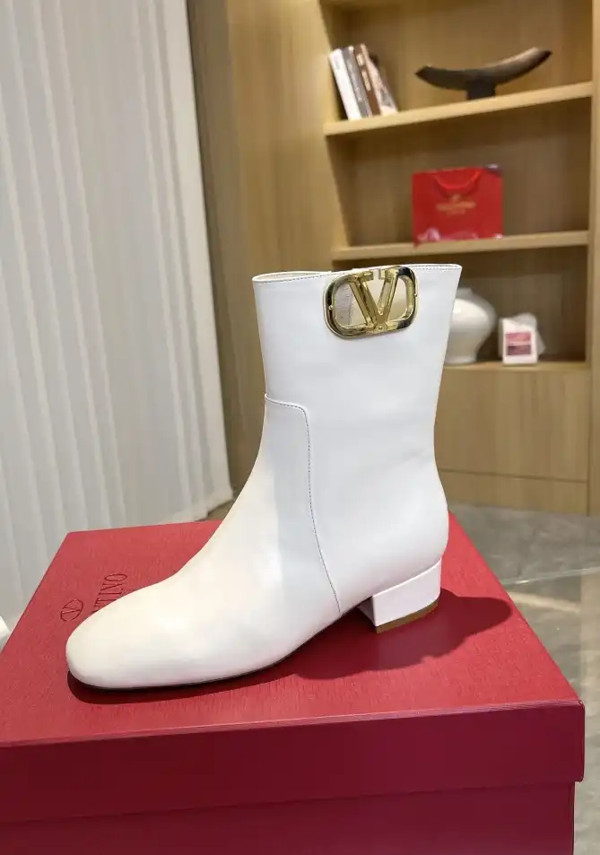 hype Valentino Boots