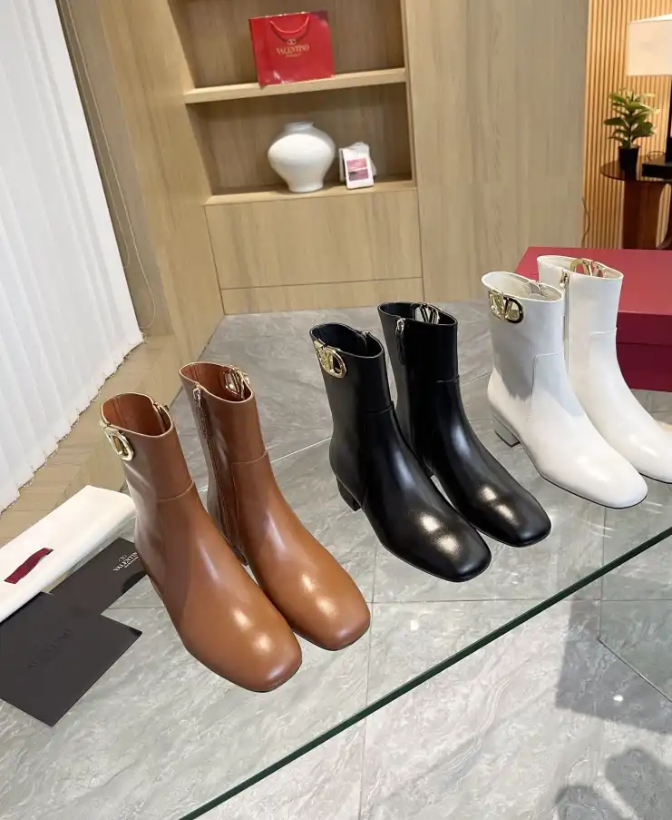 hype Valentino Boots