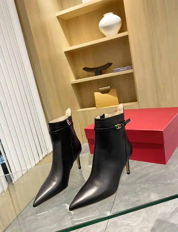 hype Valentino Boots