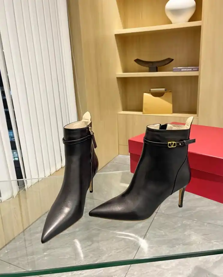 hype Valentino Boots