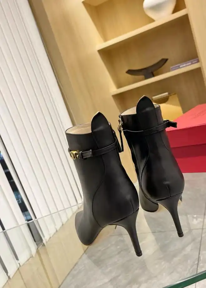 hype Valentino Boots