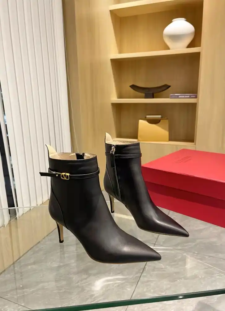 hype Valentino Boots