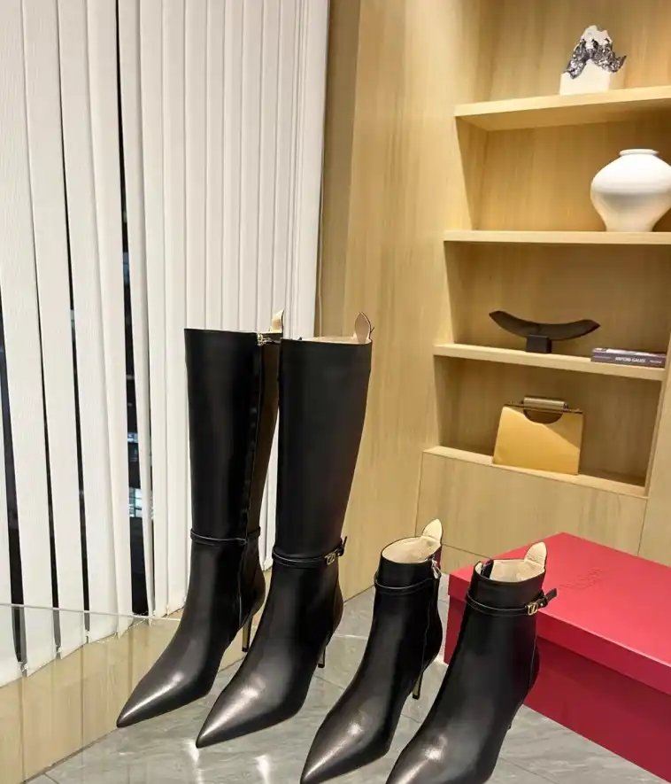 hype Valentino Boots