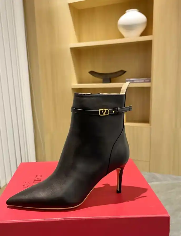 hype Valentino Boots