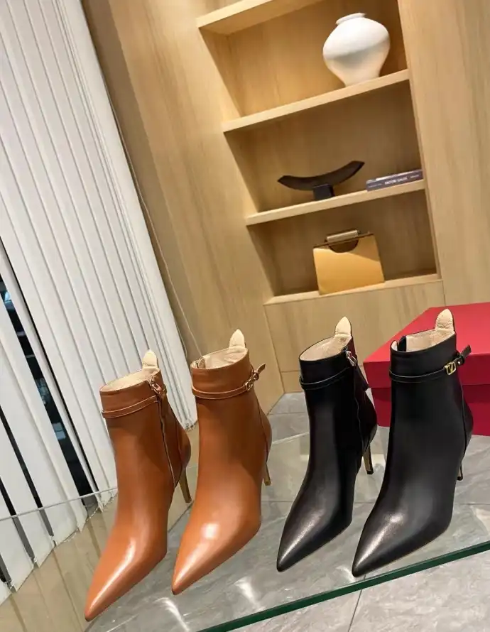 hype Valentino Boots