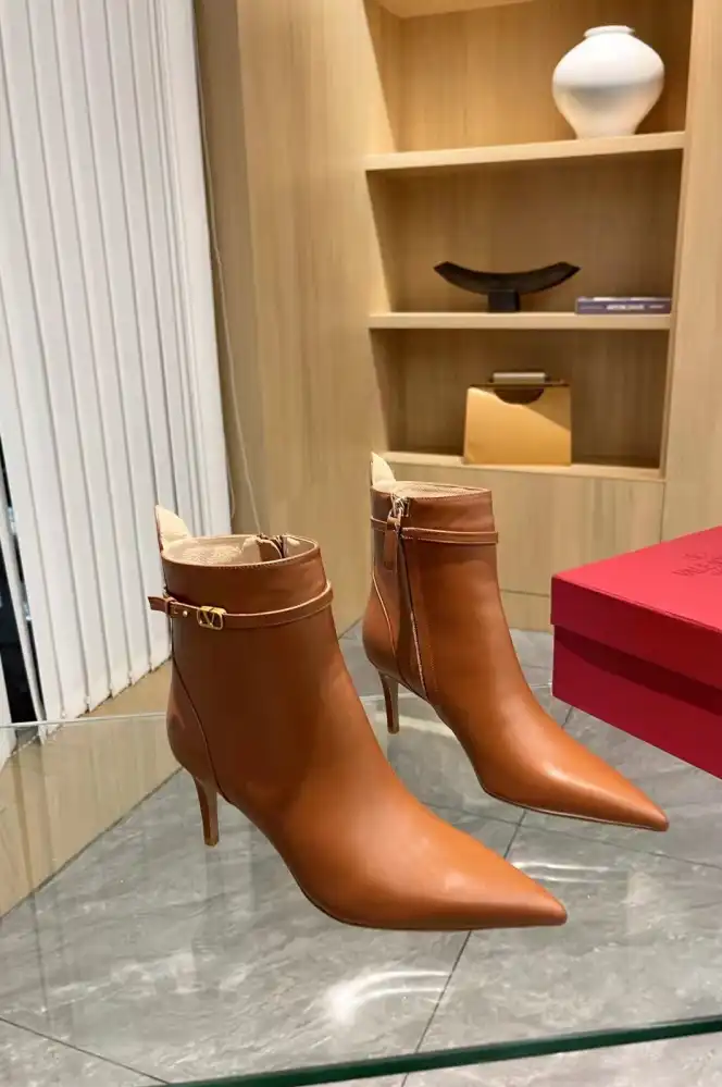 hype Valentino Boots