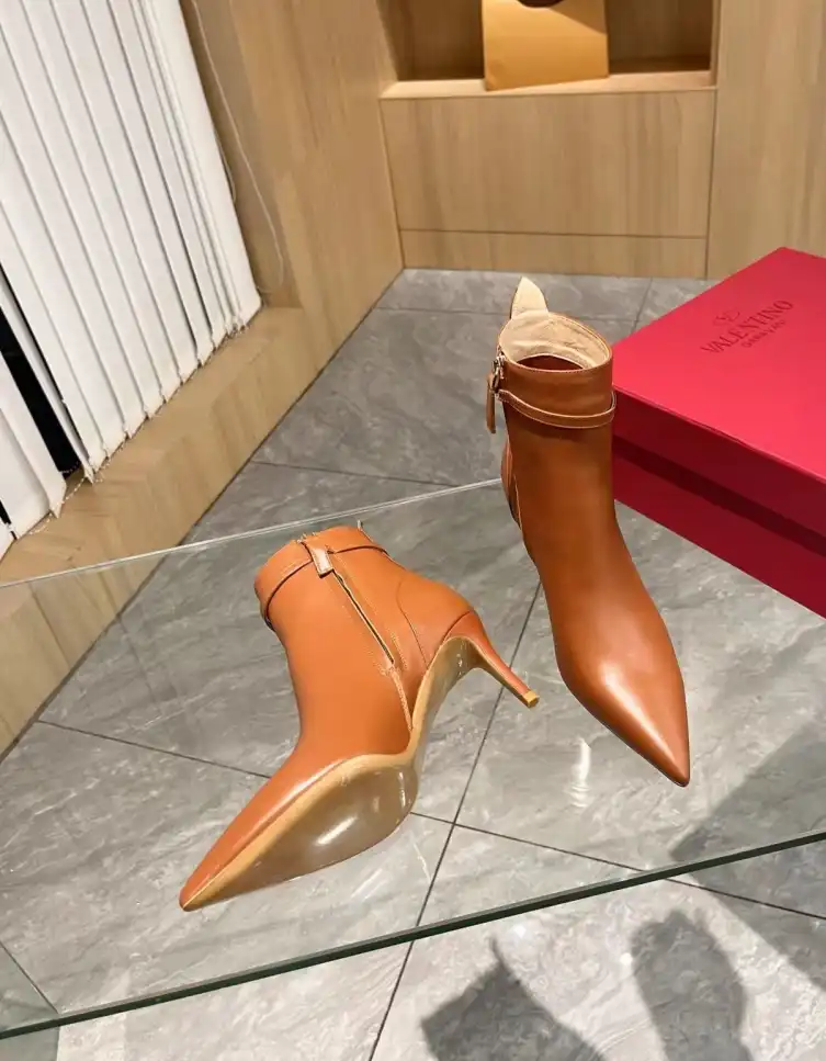 hype Valentino Boots