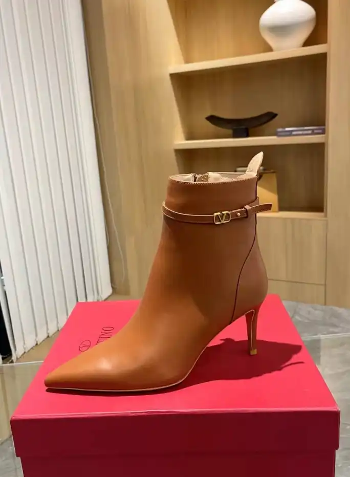 hype Valentino Boots