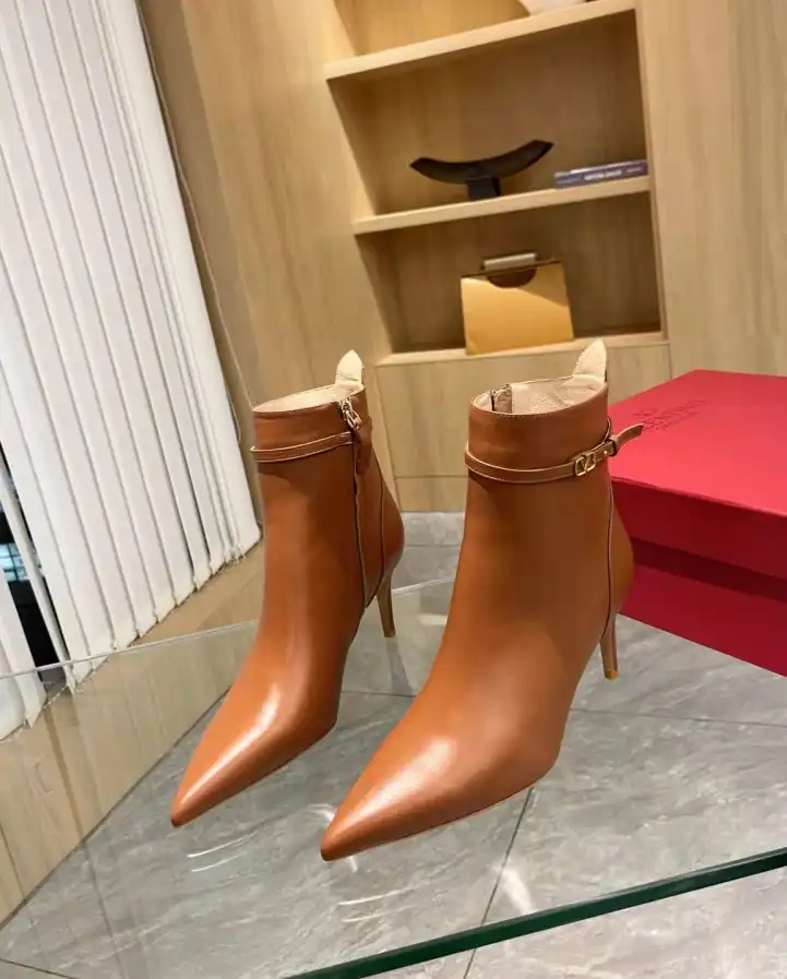 hype Valentino Boots