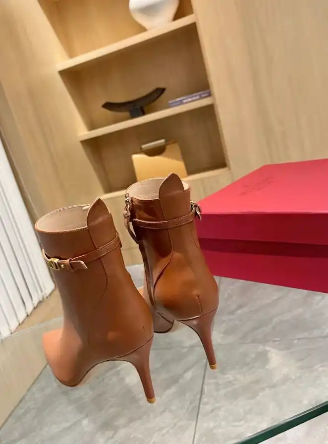 hype Valentino Boots