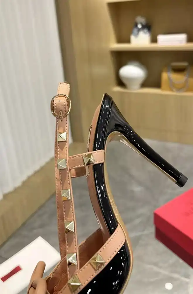 hype Valentino Sandals