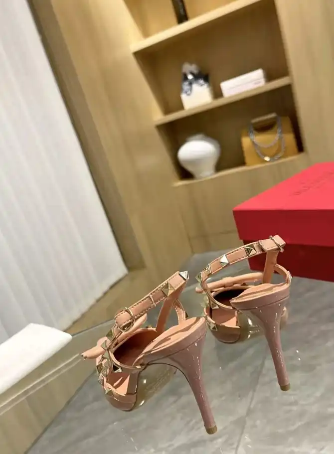 hype Valentino Sandals