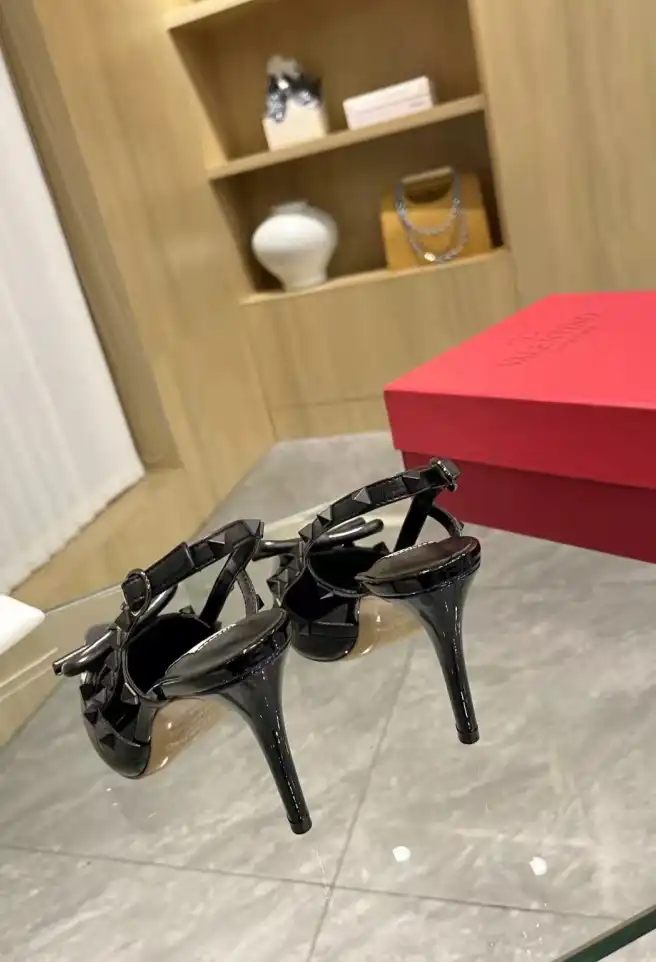 hype Valentino Sandals