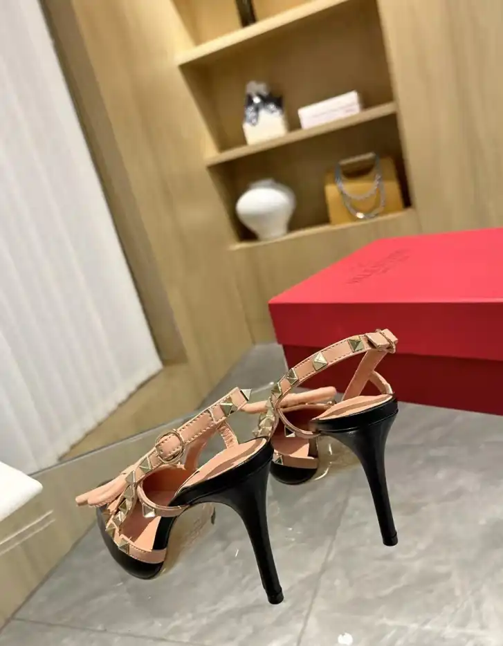 hype Valentino Sandals