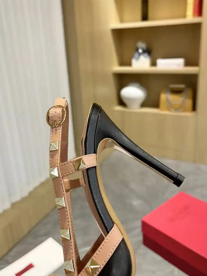 hype Valentino Sandals