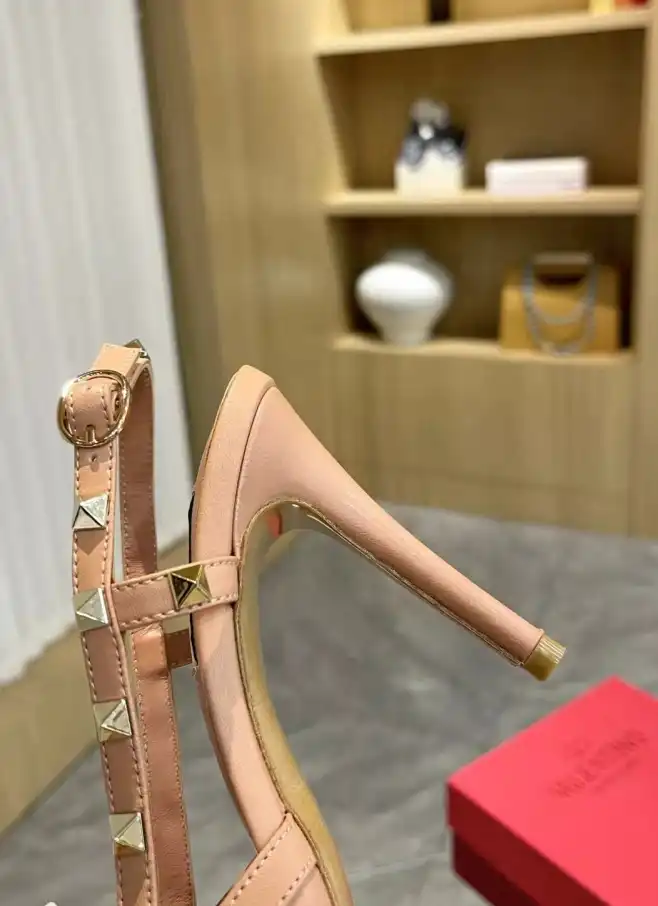 hype Valentino Sandals