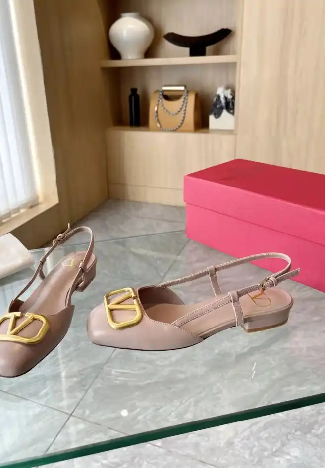 hype Valentino Sandals