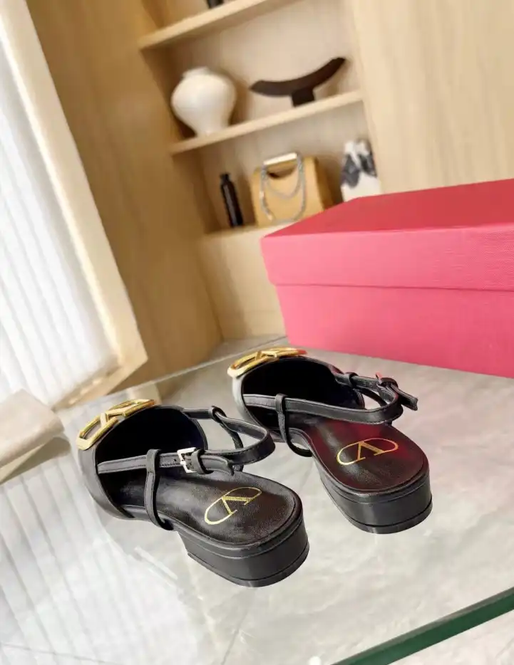 hype Valentino Sandals