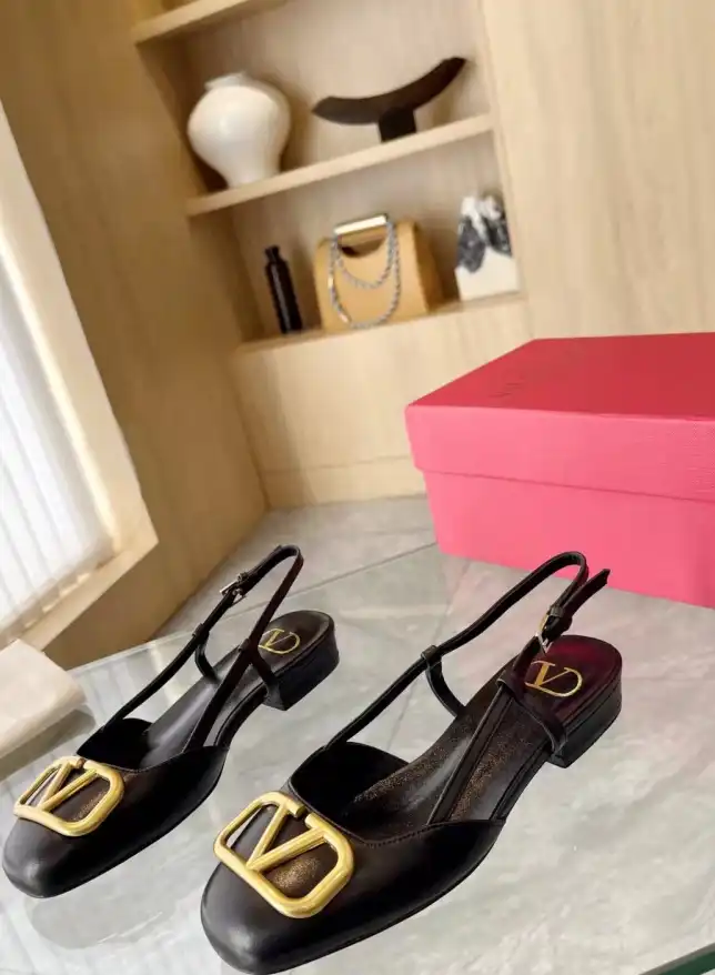 hype Valentino Sandals