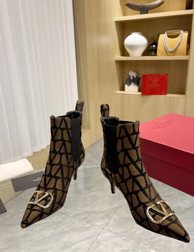 hype Valentino High Heels