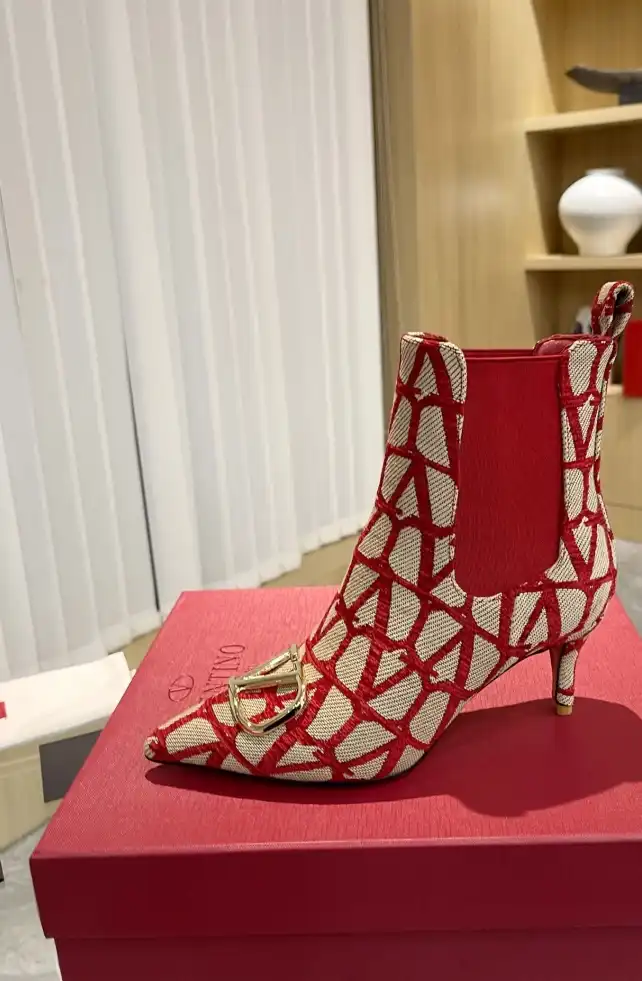 hype Valentino High Heels