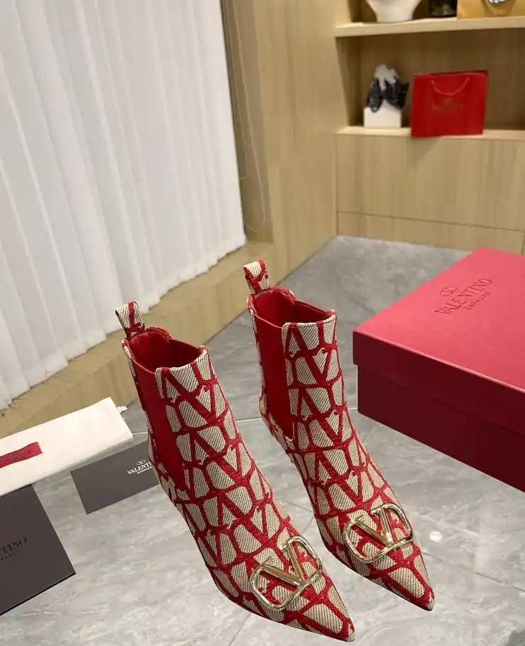 hype Valentino High Heels