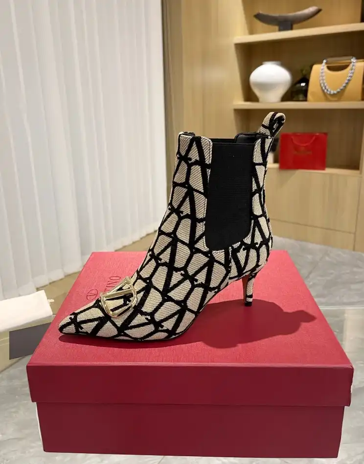 hype Valentino High Heels