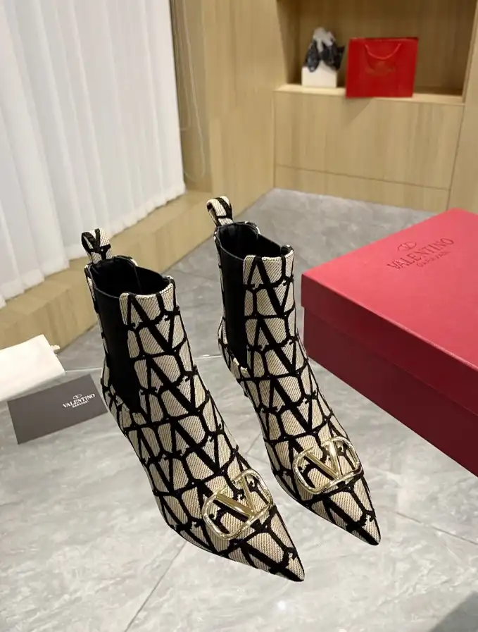 hype Valentino High Heels