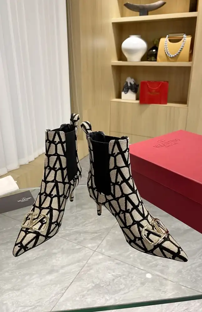 hype Valentino High Heels