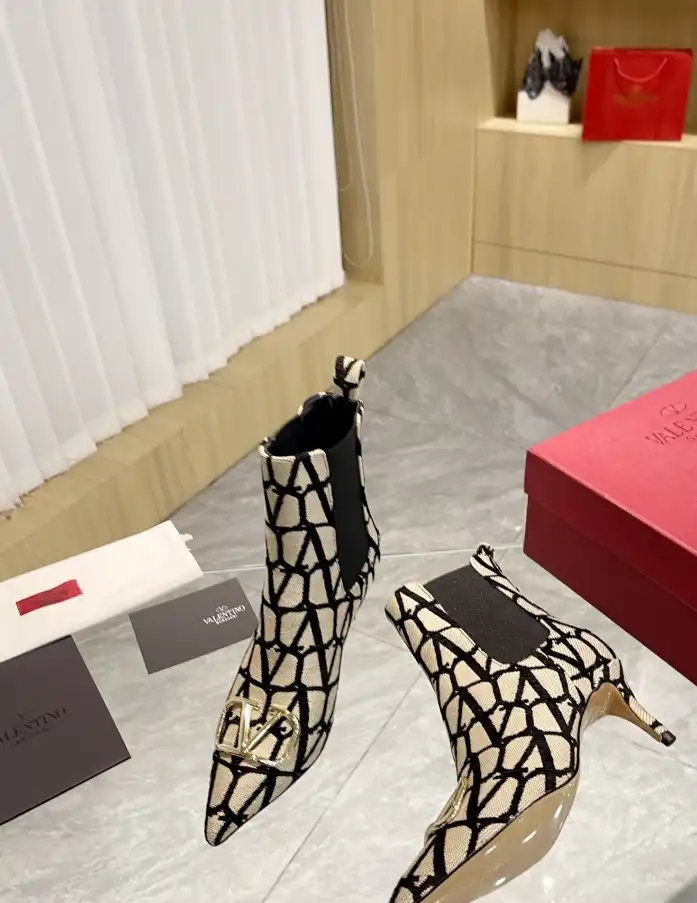 hype Valentino High Heels