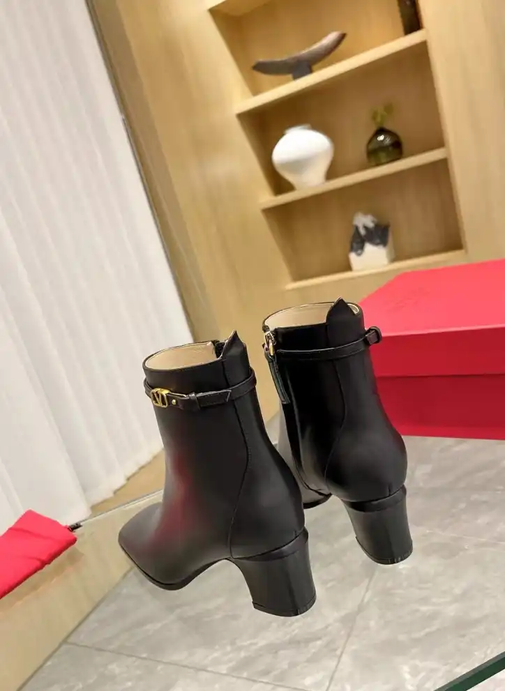 hype Valentino High Heels