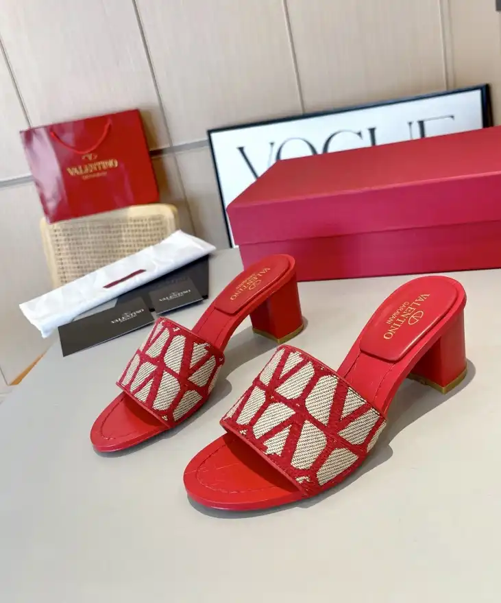 hype Valentino Sandals